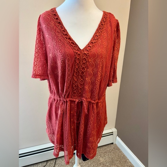 Bloom Chic Elegant Lace V-Neck Top - Picture 1 of 5